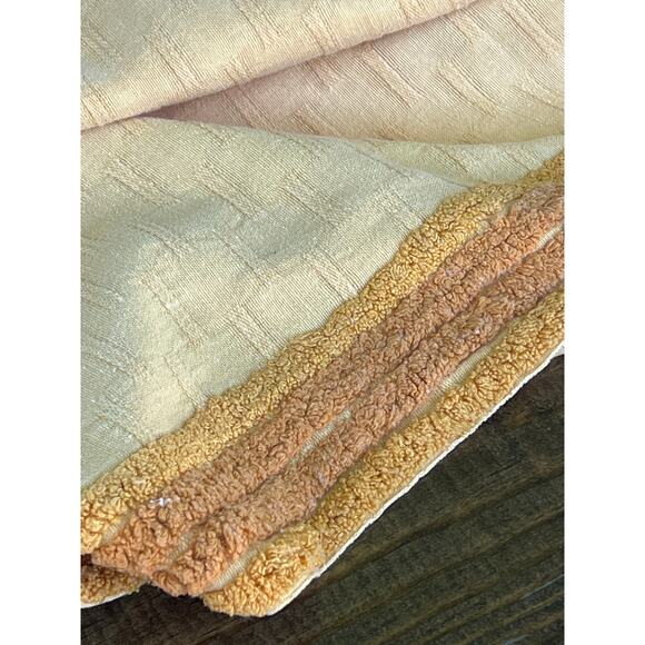 Vtg Morgan-Jones Bedspread Coverlet Full Goldenrod Yellow Lightweight Farmhouse - Picture 5 of 11